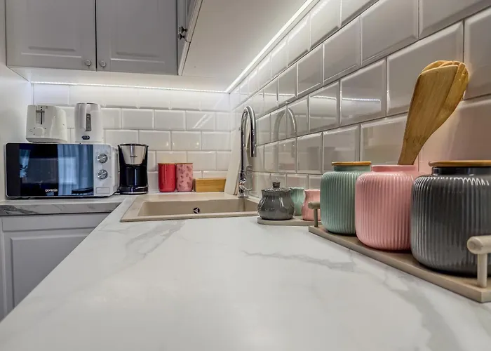 Lalas 4 * Τίρανα